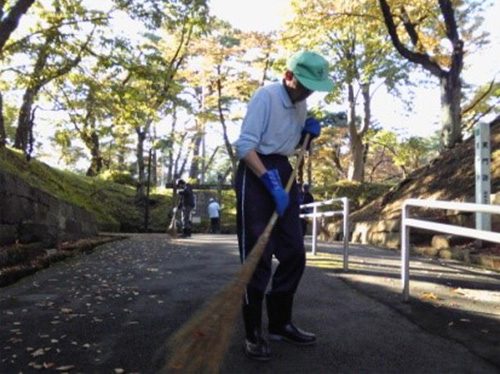 写真：清掃作業